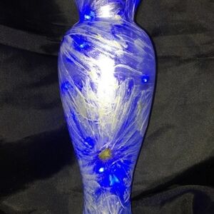 Metallic White Daisy Design Decorative Vase